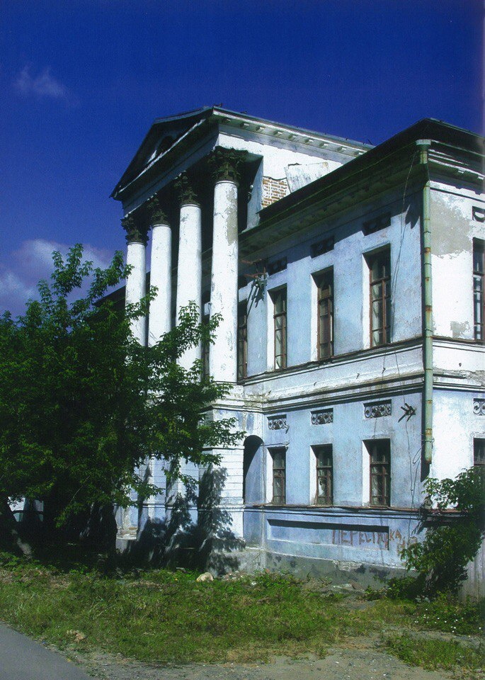 Народный дом до реставрации выглядел очень устало