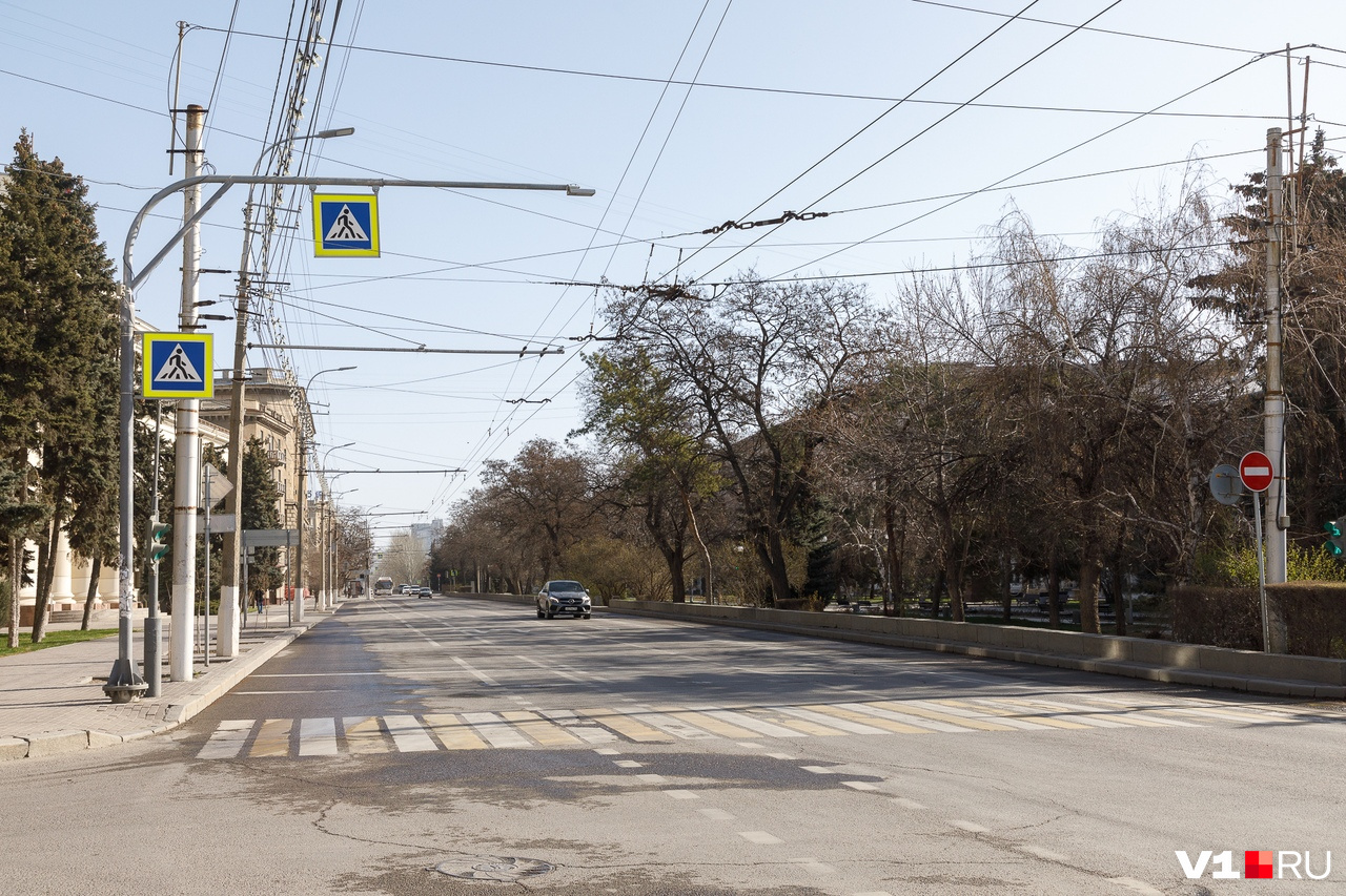 Волгоград 2020 год. Краснооктябрьский район Волгоград улицы. Пустынно было на улицах. Погода в Волгограде Краснооктябрьский район.