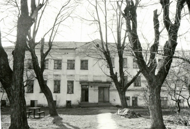 Фотография здания в 1990 году