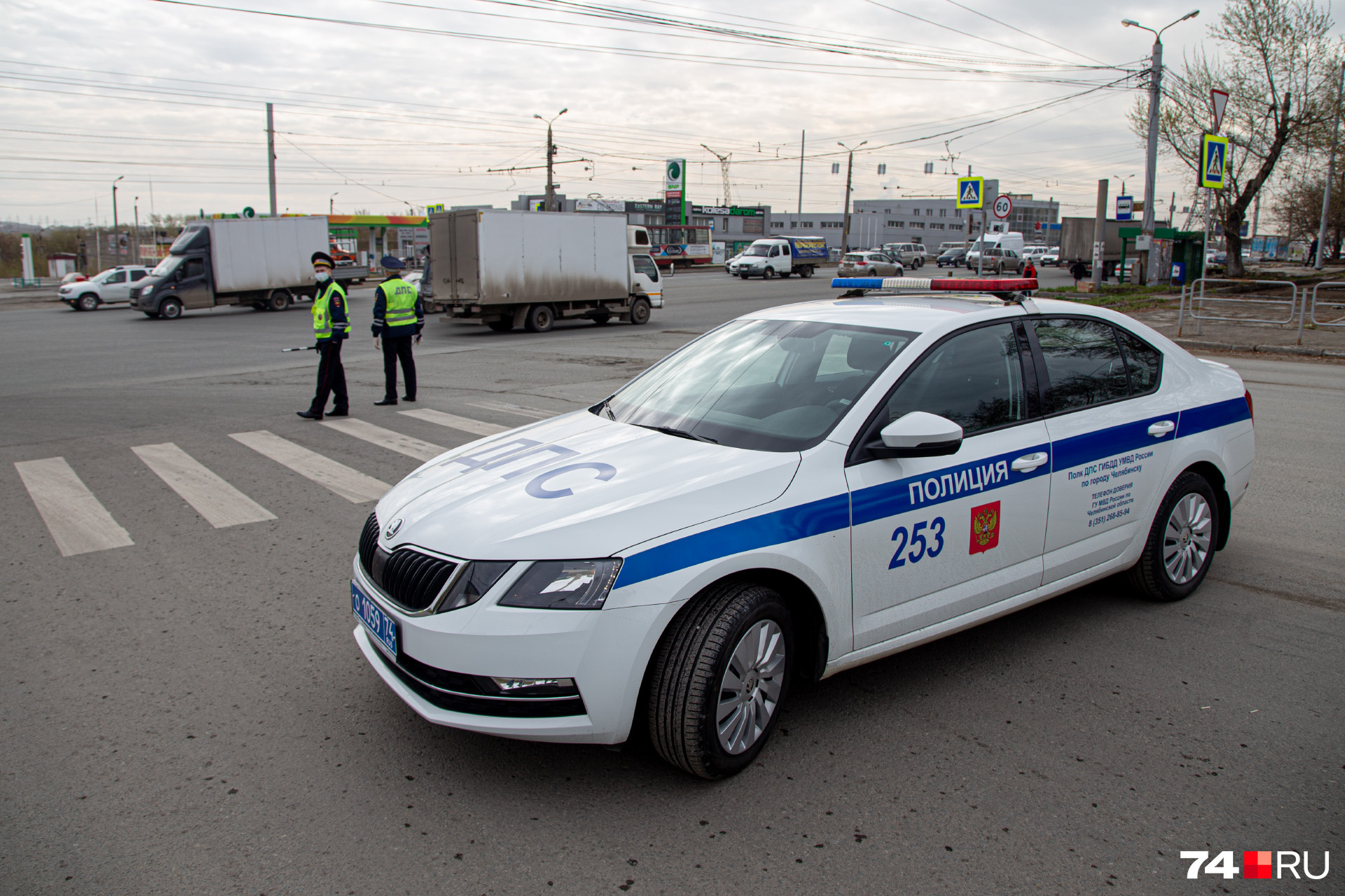 Въезд на Успенское кладбище перекрыт, но пешком можно пройти Въезд на Успенское кладбище перекрыт, но пешком можно пройти