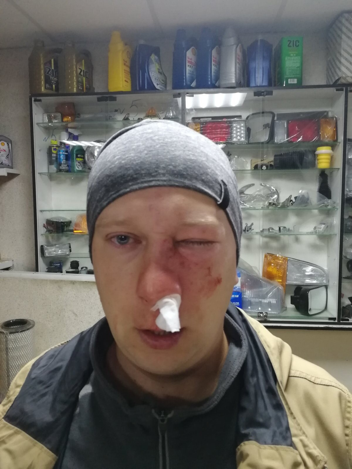 Первую помощь пассажиру оказали в ближайшем магазине Первую помощь пассажиру оказали в ближайшем магазине