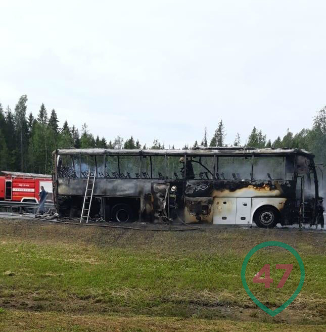 Автобус с туристами вспыхнул на «Сортавале» по дороге к ладожским шхерам