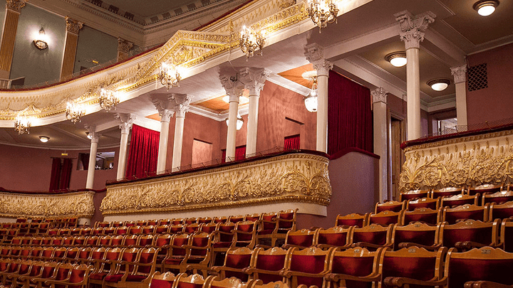 В Челябинском театре оперы и балета установили новые кресла с несгораемой обивкой