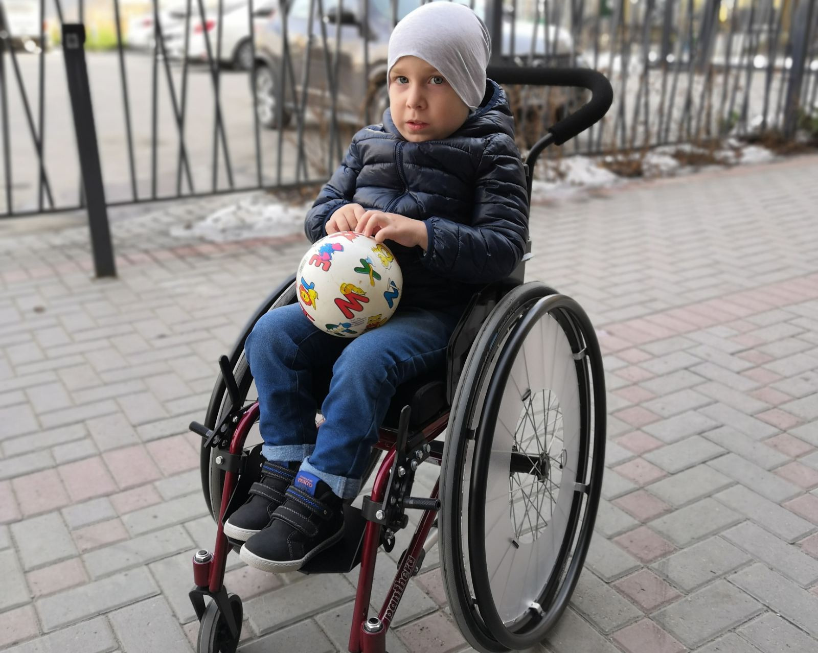 У пятилетнего Демида за год ослабли руки и спина. Пытаясь добиться бесплатного лечения «Спинразой», его родители обратились за помощью в прокуратуру