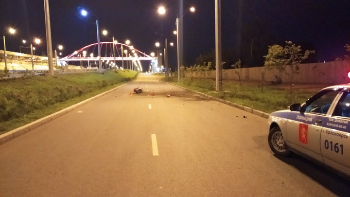 Мотоциклист въехал в фонарный столб и погиб от полученных травм