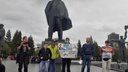 Новосибирцы вышли к центру города в поддержку протестов в Хабаровске и Белоруссии