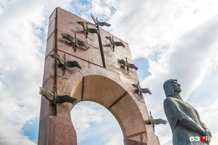 Тогда и сейчас: как памятник Петру I путешествовал по миру и Таганрогу