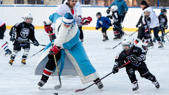 Дед Мороз на коньках, елки на потолке и животные в костюмах: Челябинск готовится к Новому году