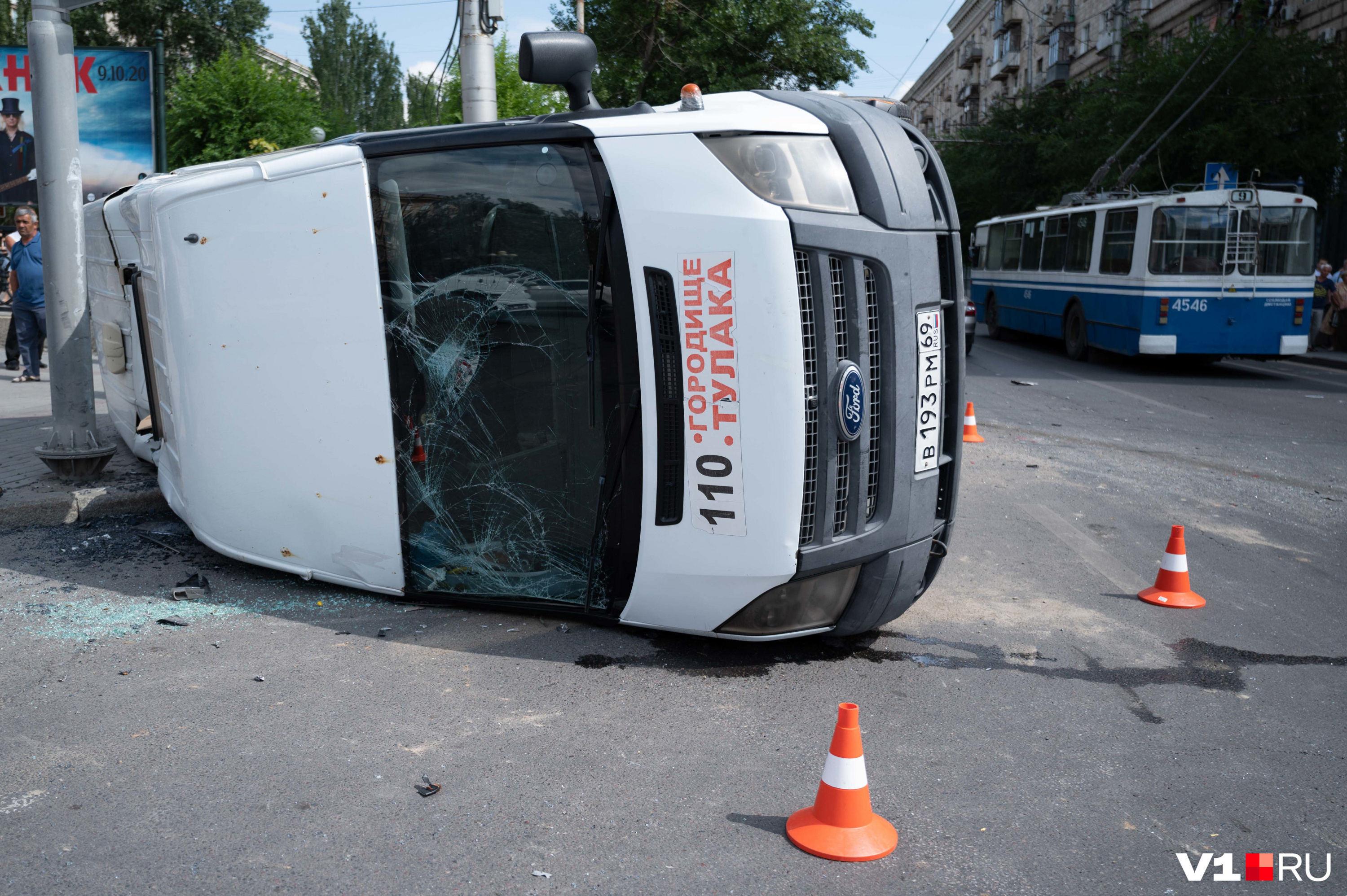 11 девочка улетела в питер. В Колпино 201 маршрутка протаранила тойоту фото.