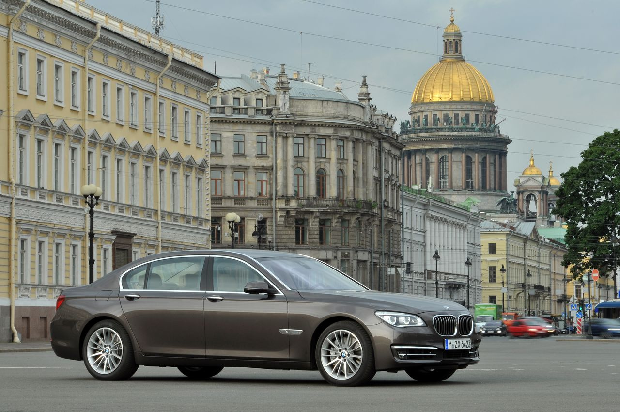 BMW 750Li 2014 года выпуска эксплуатировался в Москве и Питере — Анатолий стал его пятым владельцем BMW 750Li 2014 года выпуска эксплуатировался в Москве и Питере — Анатолий стал его пятым владельцем