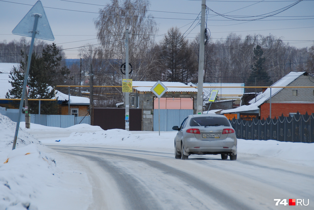 В оттепель Челябинск «потёк», а здесь почти белый снег