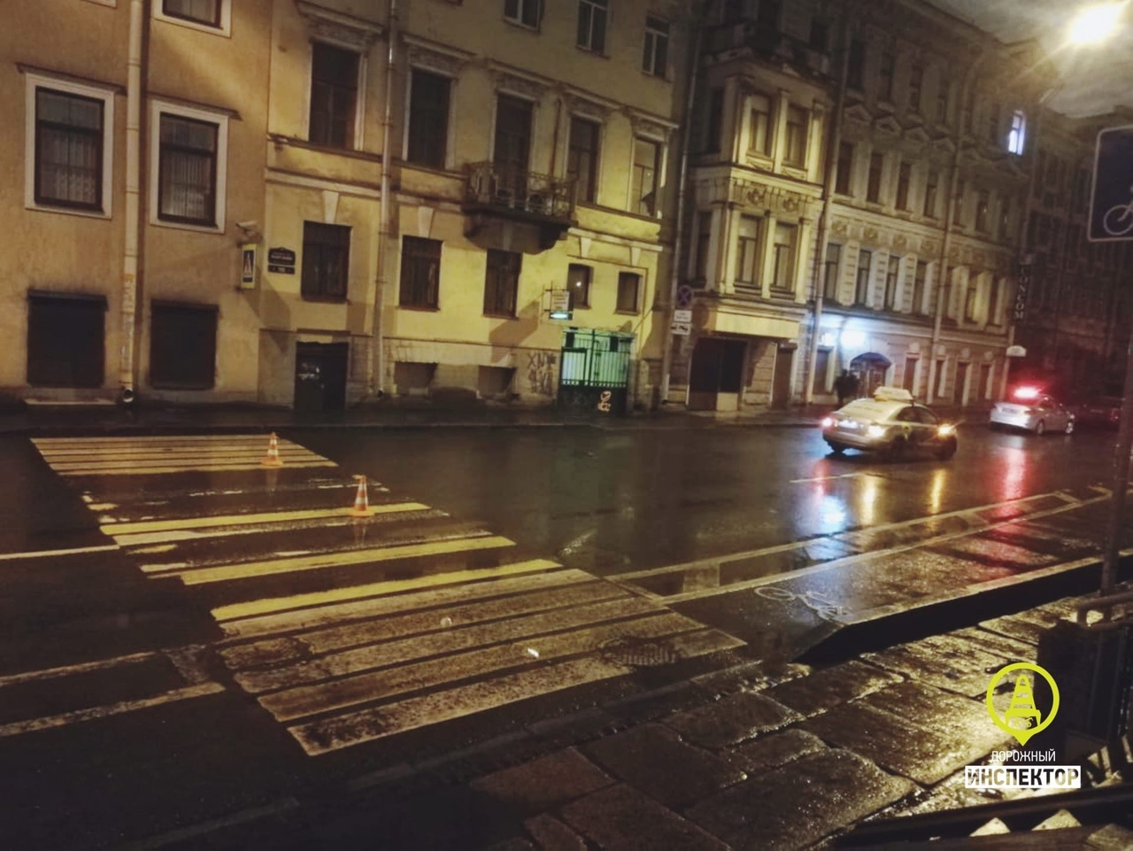 Две женщины и 17-летняя девушка попали под колеса в Петербурге. Одну сбили на тротуаре