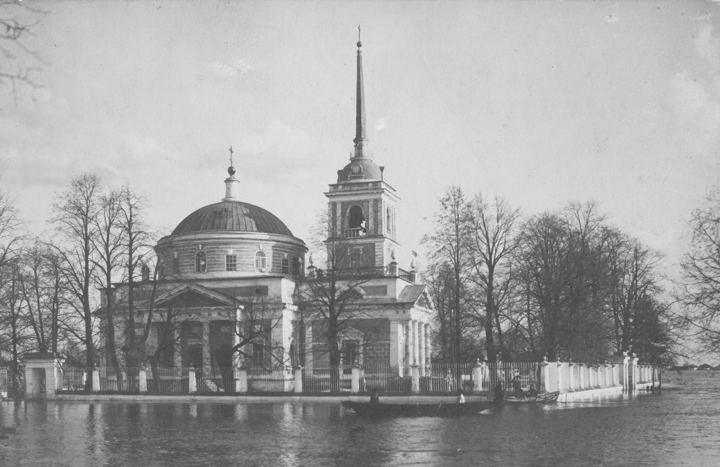 А это Никольская церковь во время половодья в 1914-м А это Никольская церковь во время половодья в 1914-м