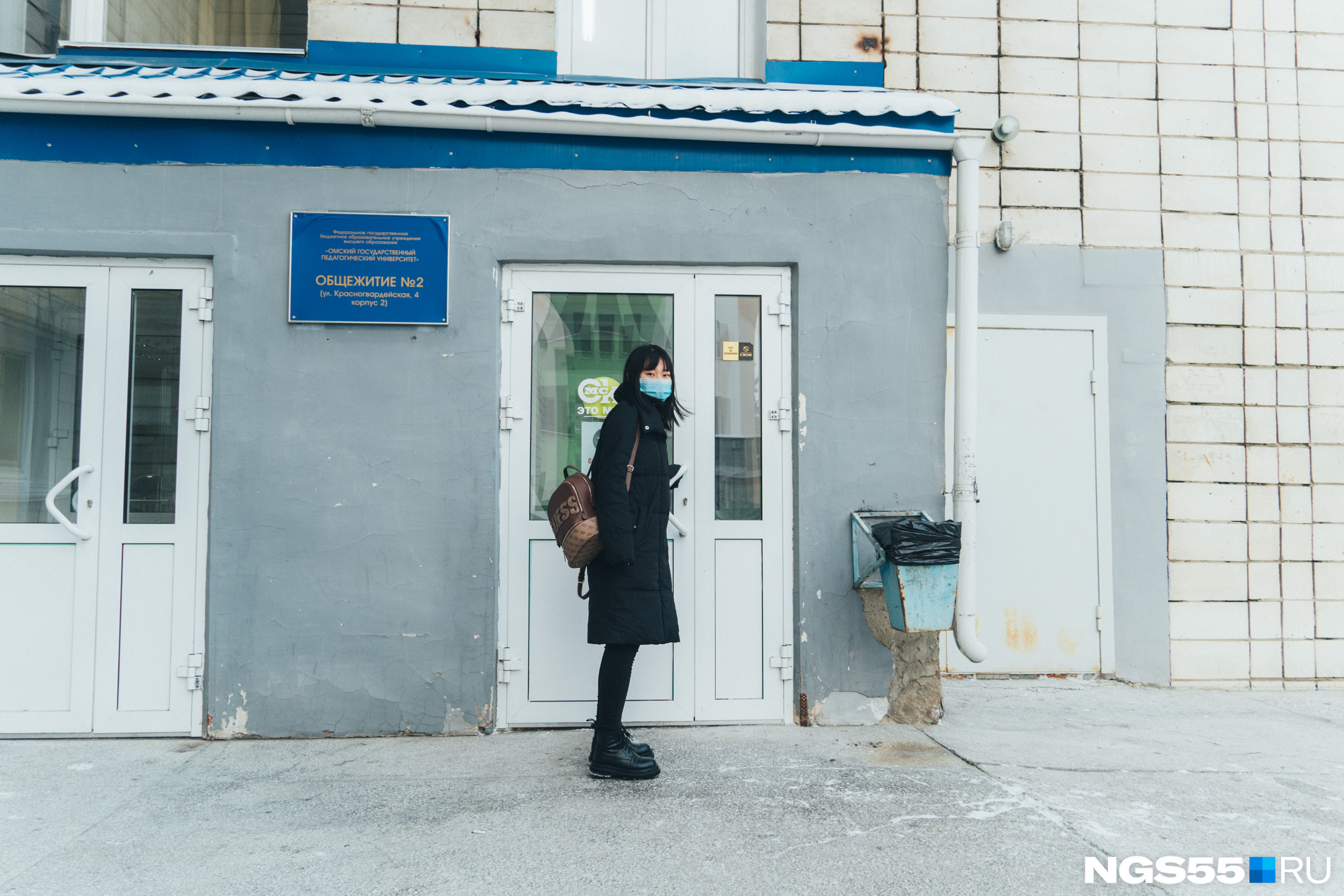 Китаянка живет в общежитии, потому что так удобнее добираться до университета Китаянка живет в общежитии, потому что так удобнее добираться до университета