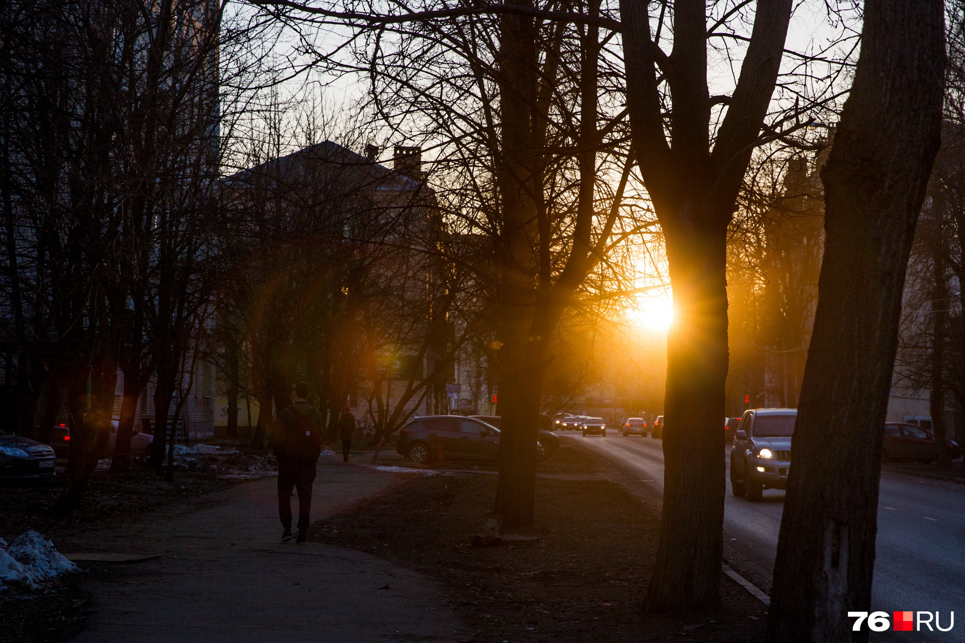 Ночь в апреле. Апрельская ночь. Тёплой апрельской ночи. Атмосферный фотографии апрельские в городе. Апрель в городе картинки.