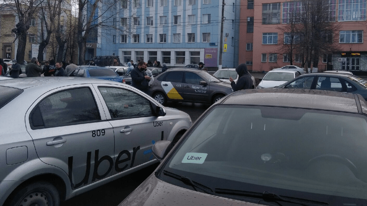 Таксисты бросили вызов «Яндексу» и «Ситимобилу»: в Челябинск заходит новая сеть
