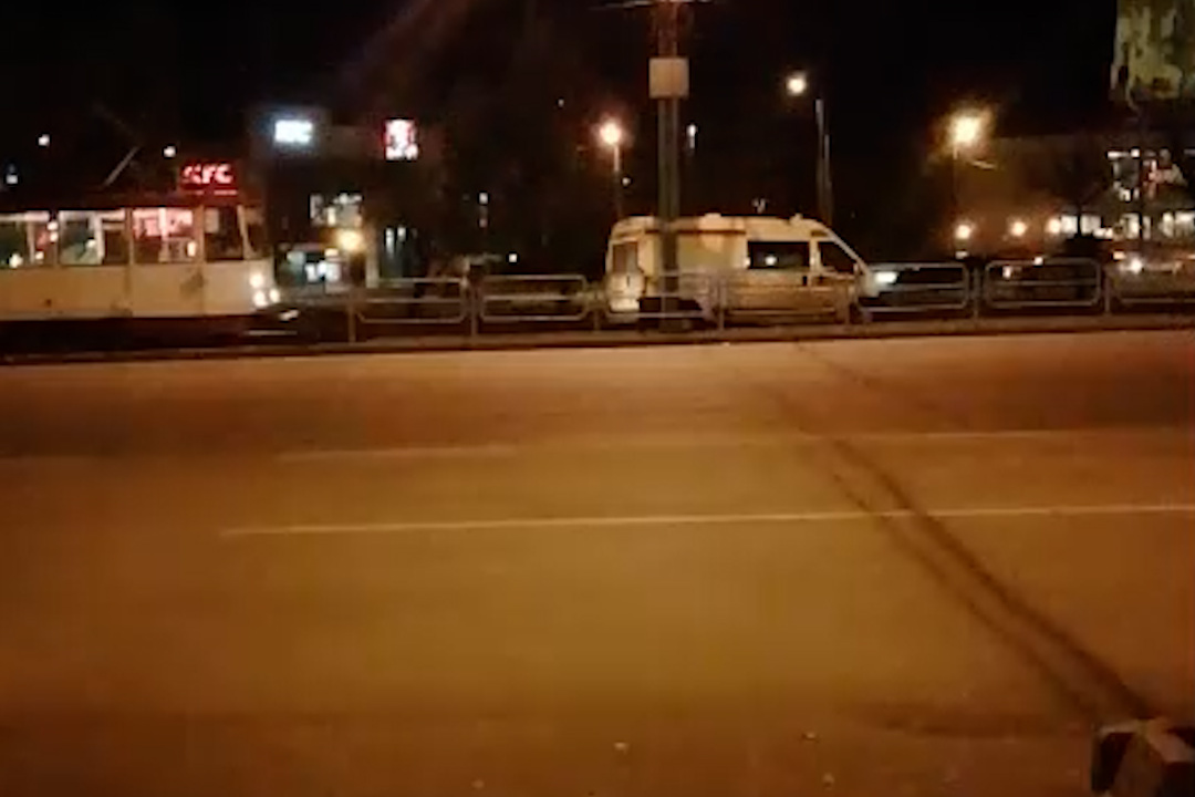 Машина на рельсах
