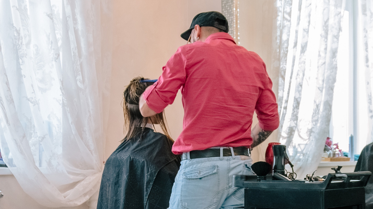 «Не переживайте, отрастет!»: писательница из Самары — о поисках «своего» парикмахера
