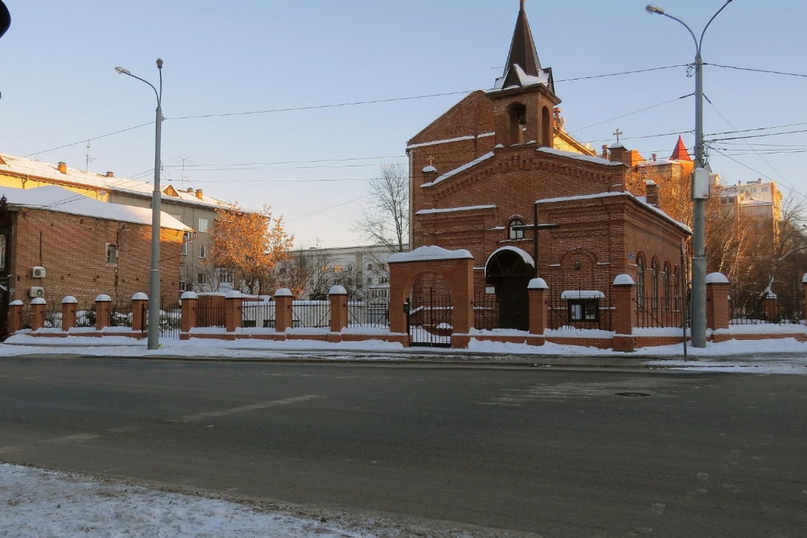 Доставщик еды на велосипеде фото