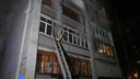 На ВИЗе посреди ночи загорелась квартира в многоэтажке. Двое пострадали, 70 человек эвакуировали