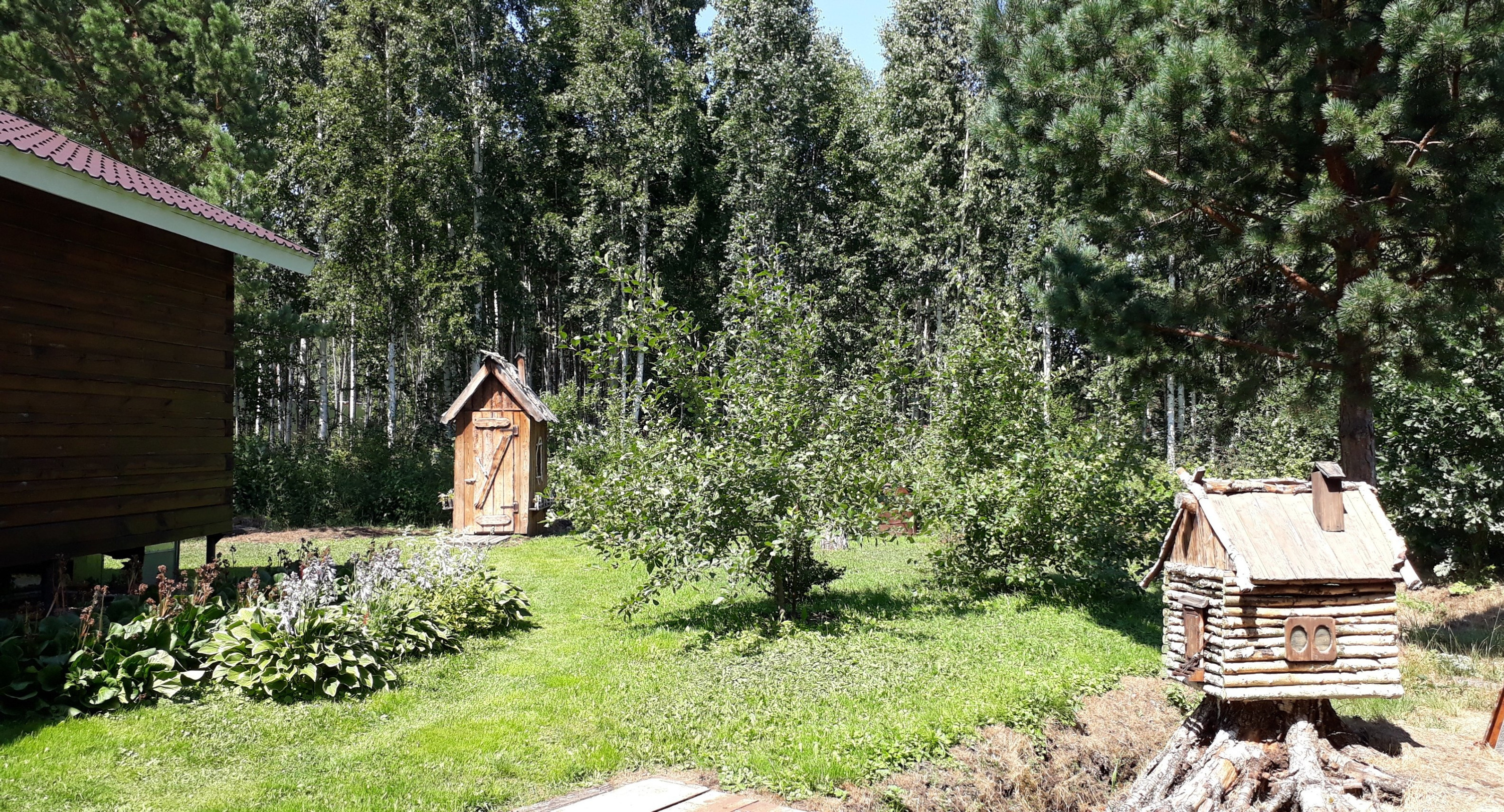 Домик в саду. Удольфианский минисад. Сказочный участок отзывы. Старинная английская деревня тюдор. Избушка в сосновке хабаровск.