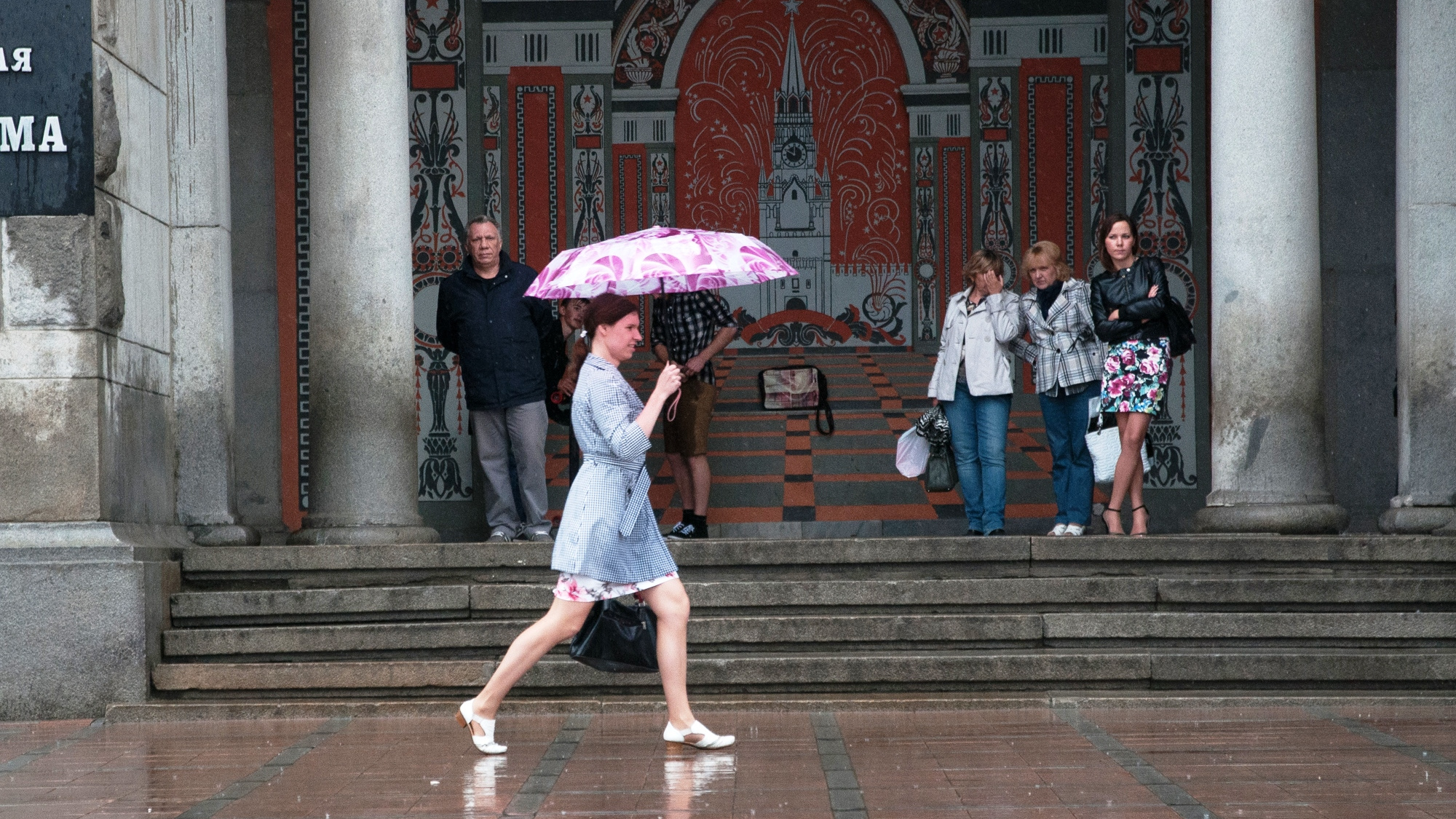 Прячьте купальники, доставайте зонты! Свердловскую область ждет сильный ливень и грозы