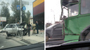 «Машина врезалась в здание»: кроссовер вылетел на тротуар улицы Кирова после аварии с троллейбусом
