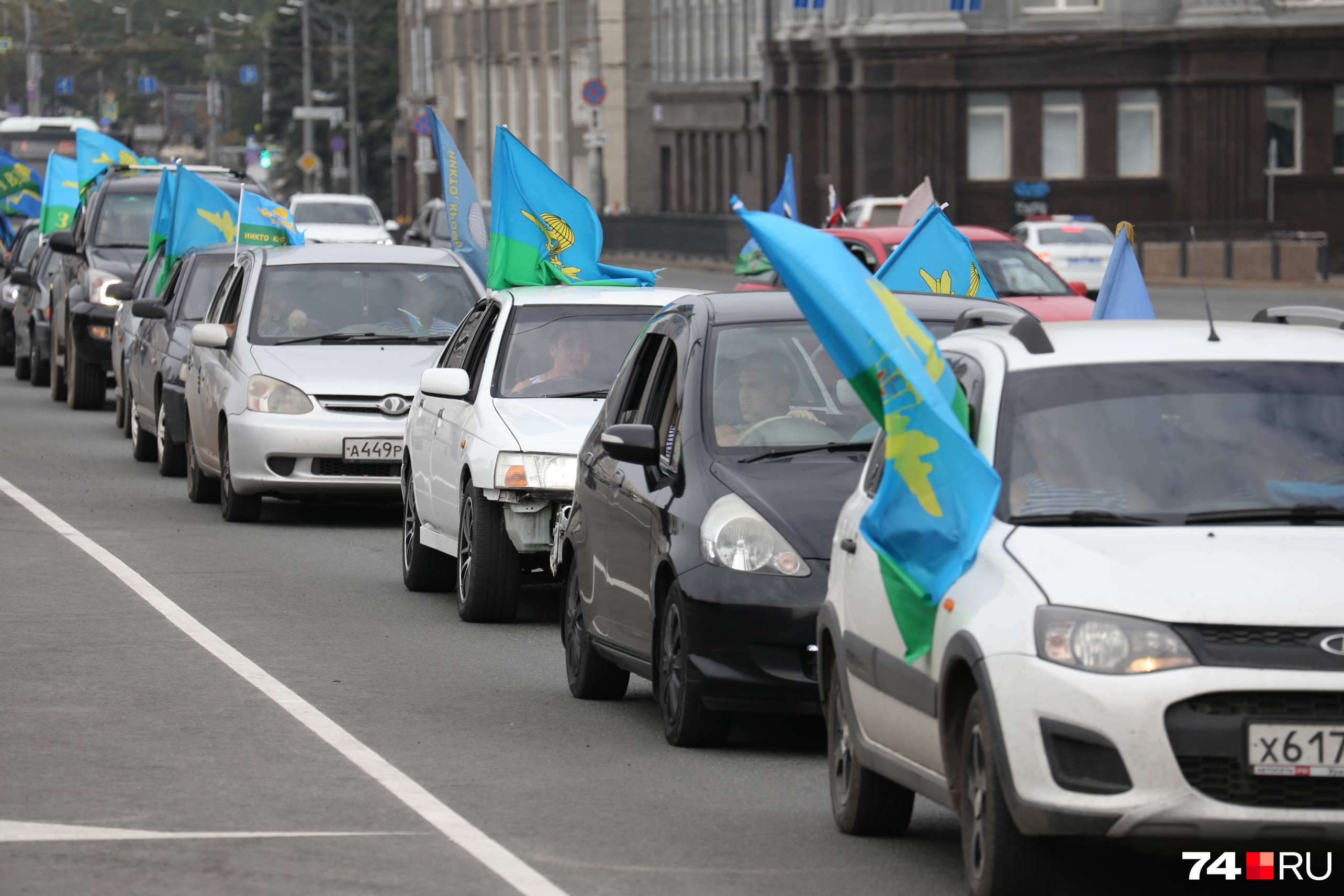 Колонна получилась немаленькой Колонна получилась немаленькой