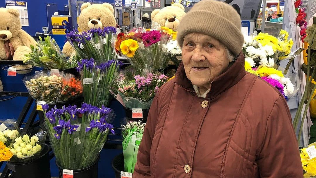 Звезда Instagram с миллионами подписчиков подарила путевку 89-летней бабушке-блогеру из Арамиля
