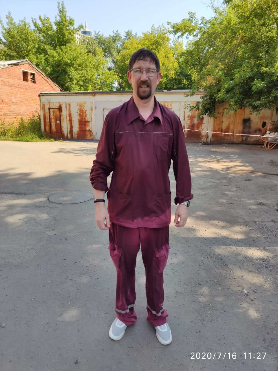 После смены костюм, надетый под защиту, насквозь мокрый После смены костюм, надетый под защиту, насквозь мокрый