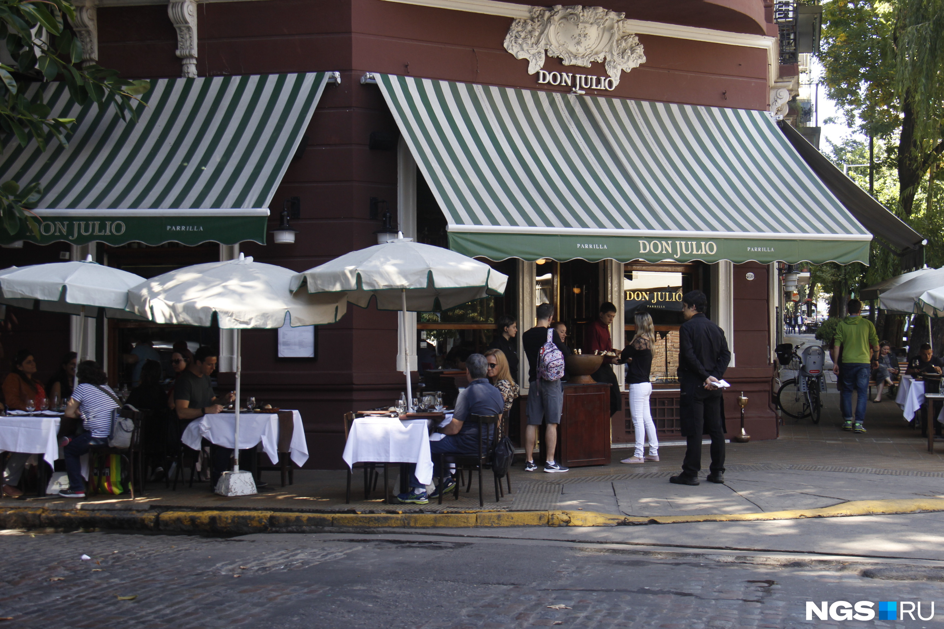 Типичное аргентинское кафе в Буэнос-Айресе