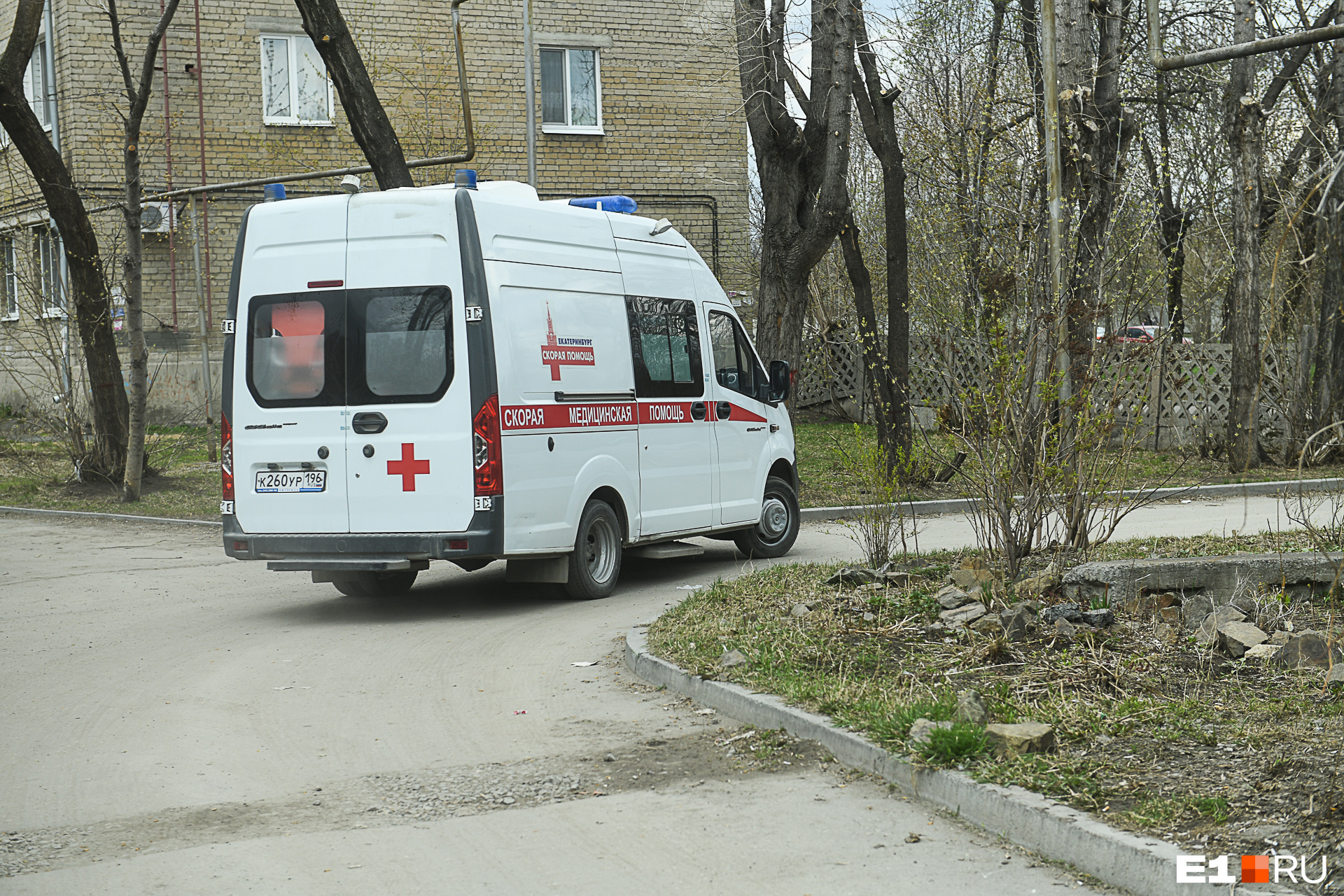 В Екатеринбурге девушка впала в кому после поездки на электросамокате