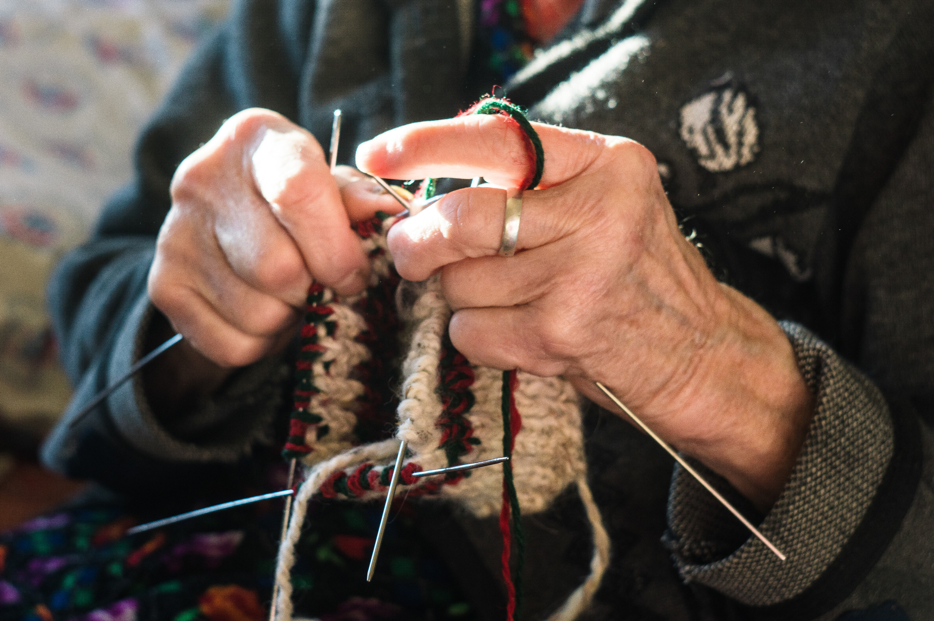 Вязание — традиционный способ коротания длинных зимних вечеров