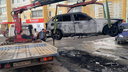 Подозреваемые в поджоге машины журналиста Znak.com попали на видео