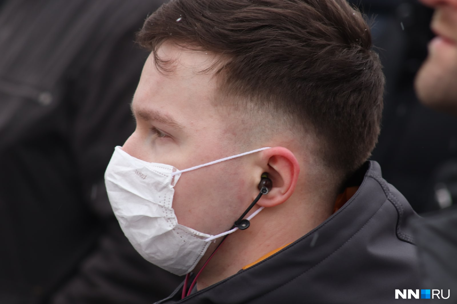 Митинг — массовое скопление людей. Не забывали и об опасности заражения Митинг — массовое скопление людей. Не забывали и об опасности заражения