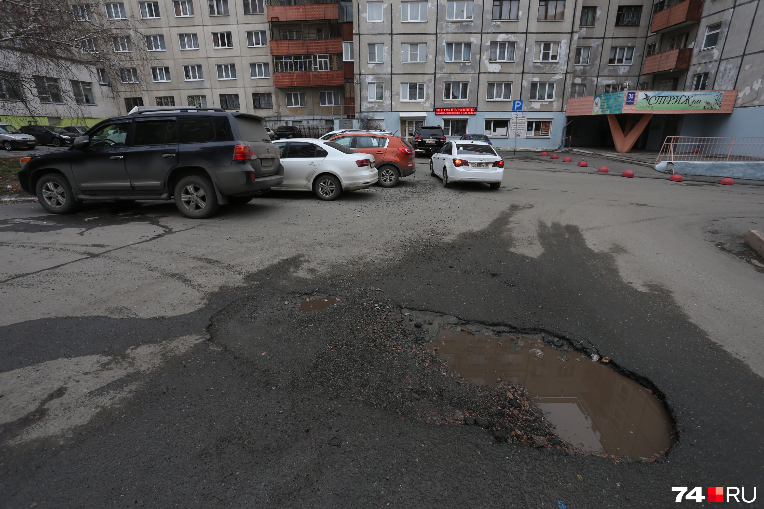 В благоустройство территории возле дома на Молодогвардейцев, 35 заложили 633 тысячи рублей В благоустройство территории возле дома на Молодогвардейцев, 35 заложили 633 тысячи рублей