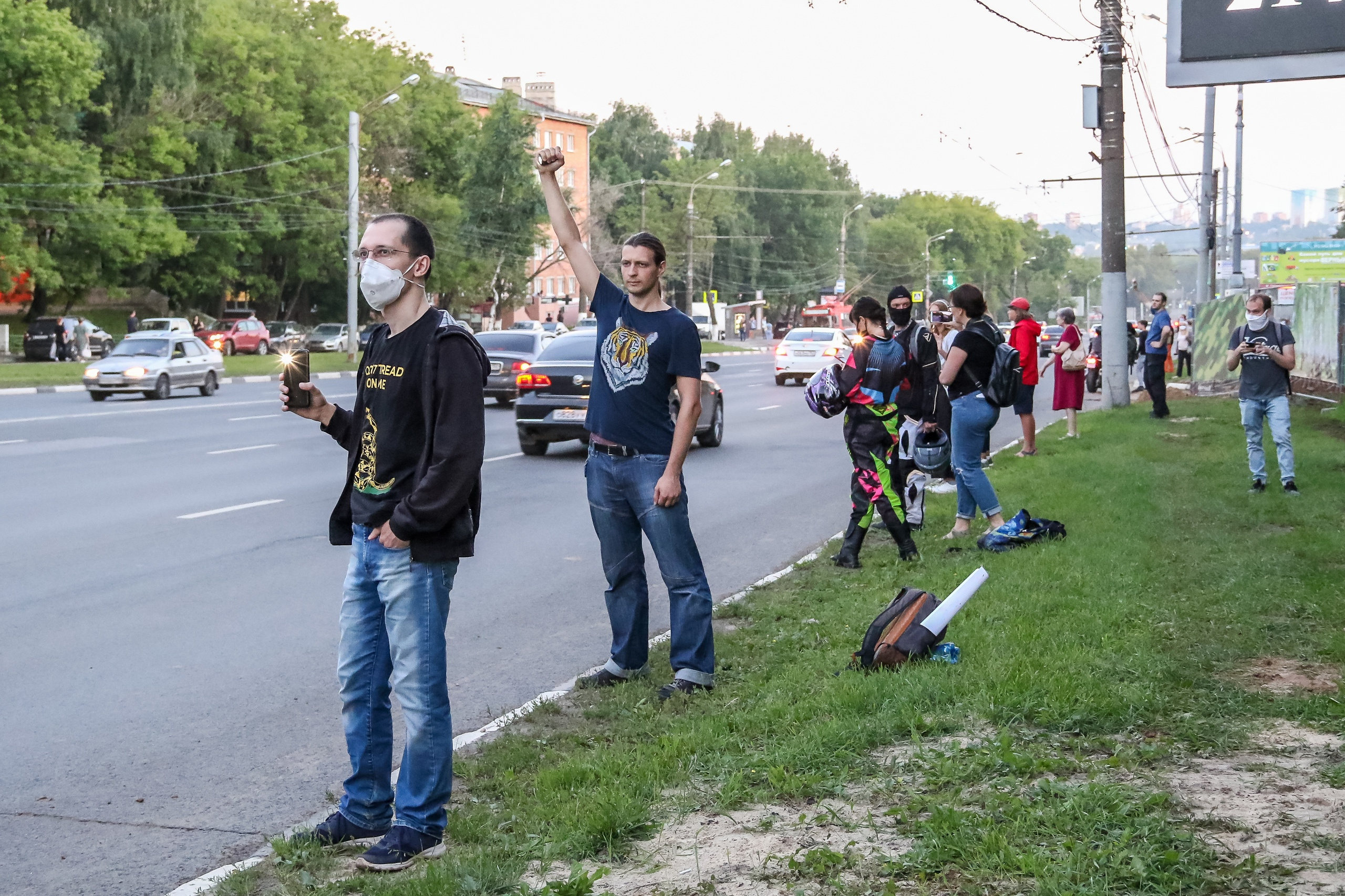 Каждый вторник противники «варварского» благоустройства выстраиваются живой цепью Каждый вторник противники «варварского» благоустройства выстраиваются живой цепью