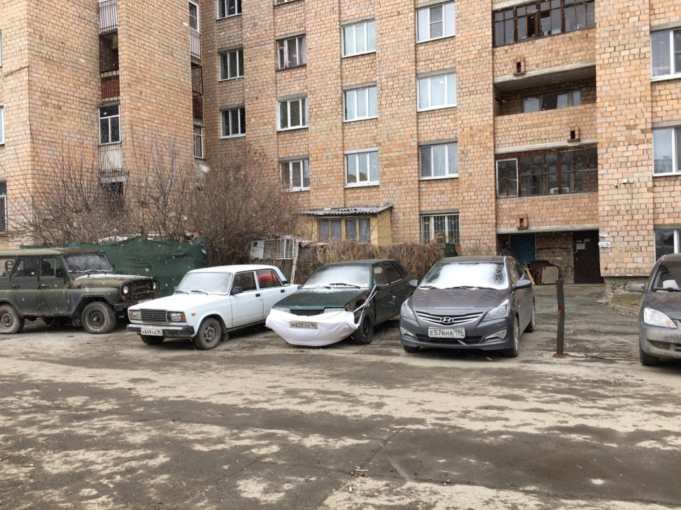 Машины тоже не хотят болеть. Фото сделано в Ленинском районе Машины тоже не хотят болеть. Фото сделано в Ленинском районе