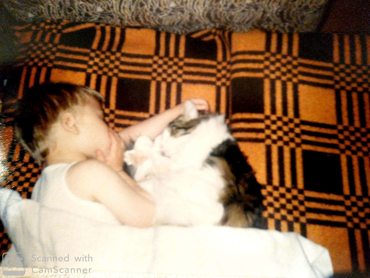 Тихон спит в обнимку с сыном Татьяны Егором