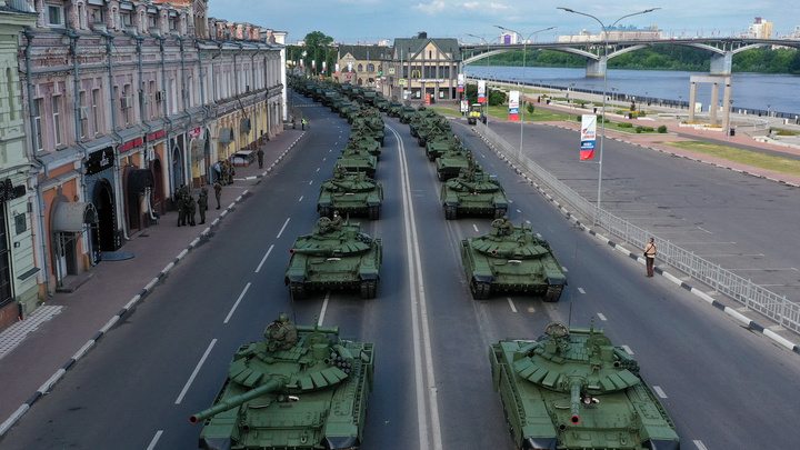 В Нижнем Новгороде прошла репетиция «Марша Победы»: 10 снимков с торжества, где не будет зрителей