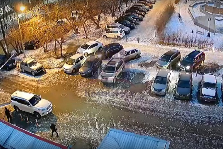 Утром 4 декабря во дворе было «жарко» Утром 4 декабря во дворе было «жарко»