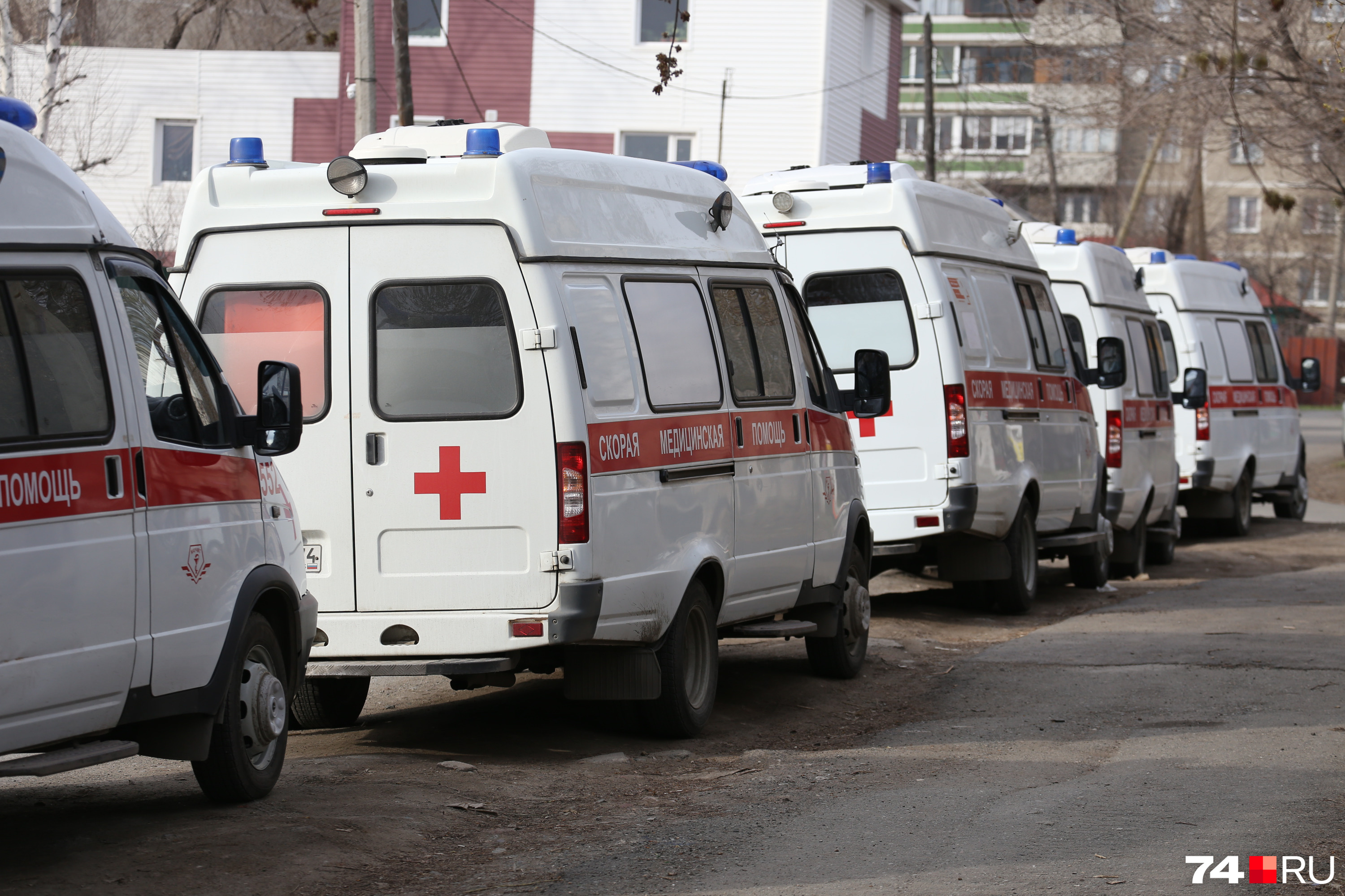 Перевозка ковидного больного растягивается на несколько часов, а если попал в очередь на КТ, может занять и целую смену Перевозка ковидного больного растягивается на несколько часов, а если попал в очередь на КТ, может занять и целую смену