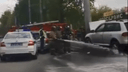 «Фольксваген» влетел в ограждение в Кировском районе — водитель в больнице