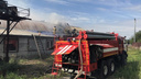 Ангар мебельной компании загорелся на Талажском шоссе в Архангельске — видео