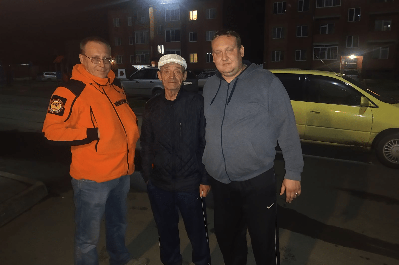 Поиски потерявшегося в Кировском районе Николая Сидорова (в центре) заняли несколько часов и увенчались успехом