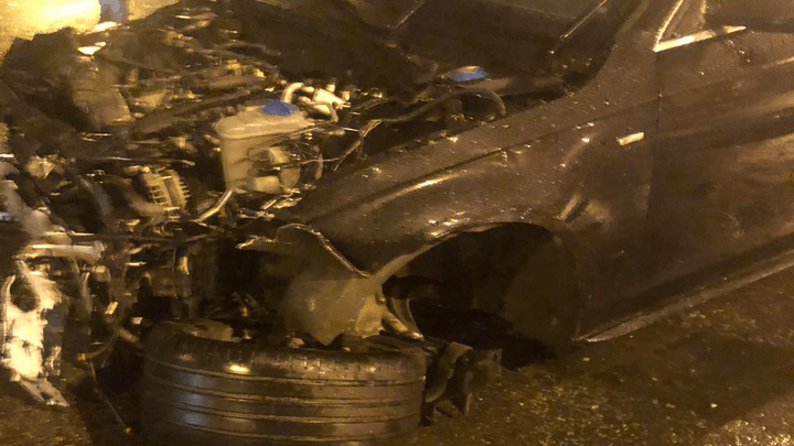 «Аж колёса поотлетали»: в Челябинске во время ночного ливня Audi влетела в электроопору
