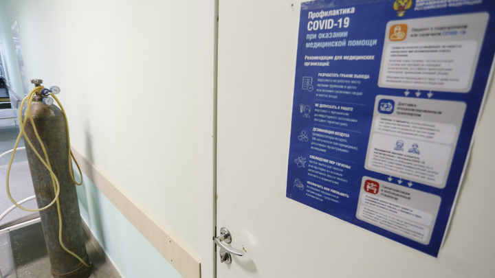 К челябинской больнице, где лечат пациентов с коронавирусом, стянули экстренные службы