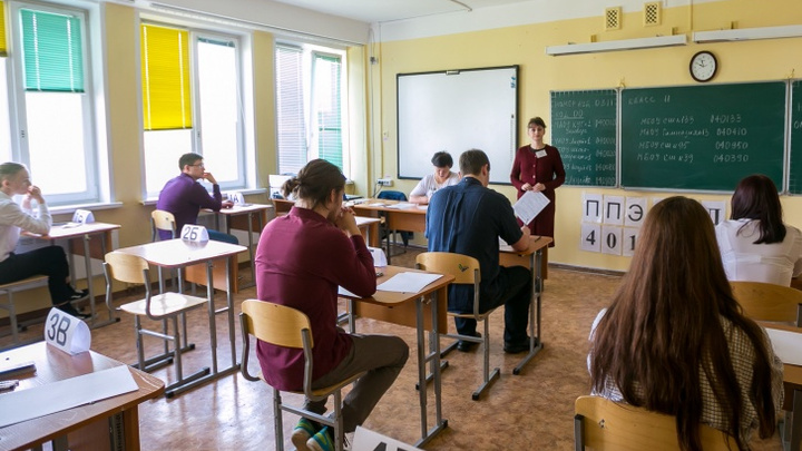 Красноярские депутаты предложили ввести «ковидные» выплаты учителям и приоритетную вакцинацию