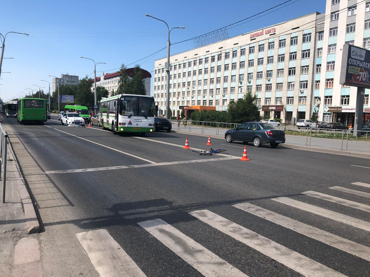 Маршрутка остановилась только через несколько метров от места столкновения Маршрутка остановилась только через несколько метров от места столкновения