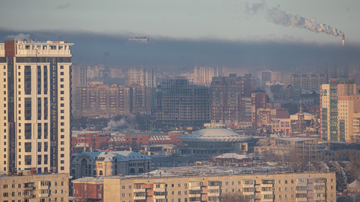 Челябинск заволокло густым черным смогом, но официально воздух чист